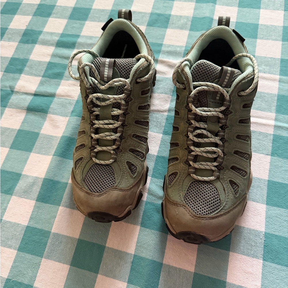 Oboz green hiking shoes